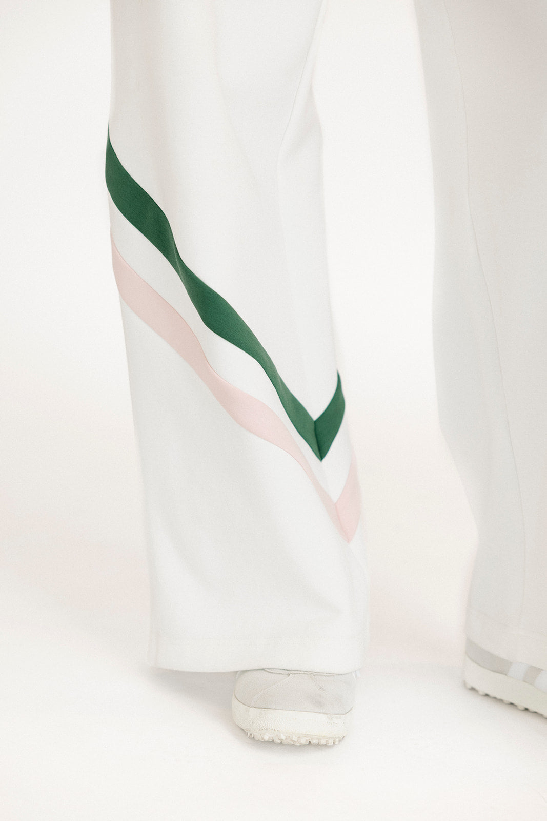 Suie Sweatpant - White