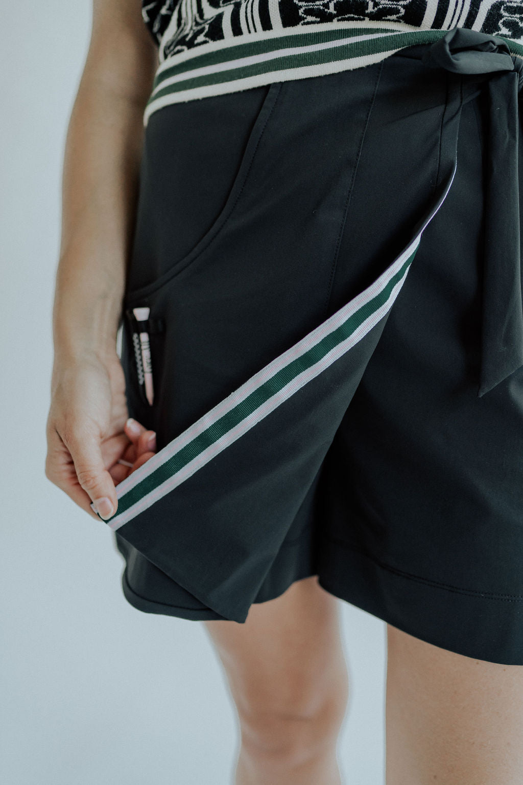 HAMPTONS SKORT - BLAC — DSC00347_ef27f426-edea-4e77-8bc9-e379ab5f3df3.jpg